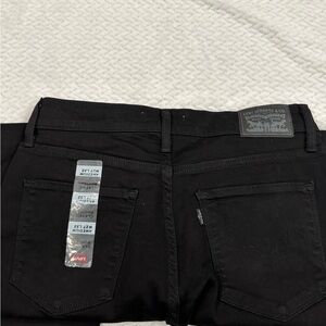 signature Levi Jeans